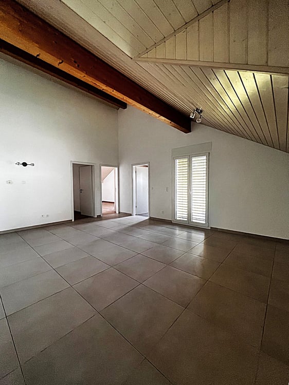 Charmant appartement de 3,5 pièces avec terrasse à Dompierre FR 3