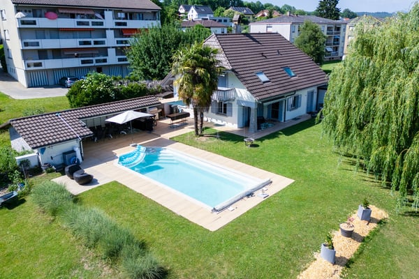 Spacieuse villa avec piscine et 2.5 pièces indépendant à St-Aubin 1