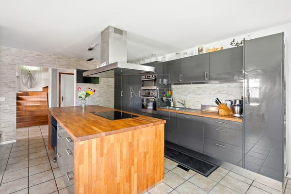 Spacieuse villa avec piscine et 2.5 pièces indépendant à St-Aubin 5