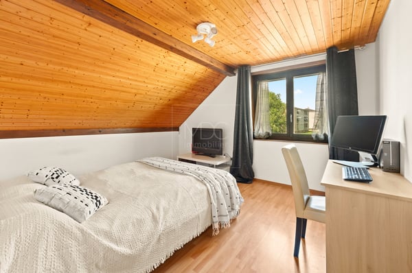 Spacieuse villa avec piscine et 2.5 pièces indépendant à St-Aubin 9
