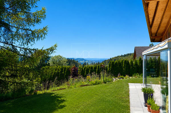 Beau châlet contemporain avec vue panoramique à Châtel-St-Denis 2