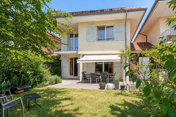 Jolie villa jumelée par les garages à Epalinges 12