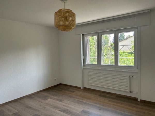 Appartement de 5.5 pièces dans un immeuble entièrement rénové au 2e étage avec balcon 4