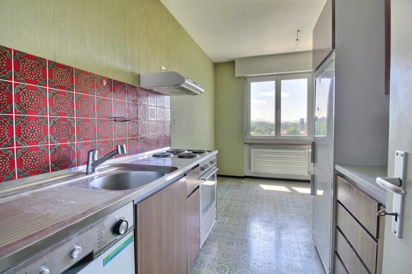 Spacieux appartement familial avec beau potentiel 8