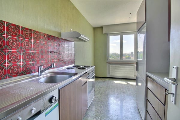 Spacieux appartement familial avec beau potentiel 13