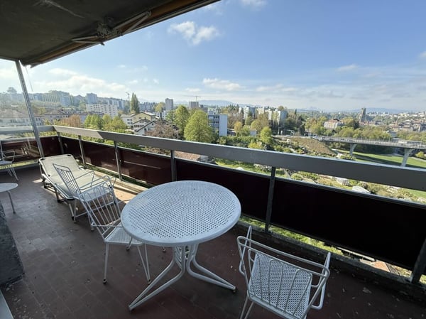 Spacieux appartement familial avec beau potentiel 15