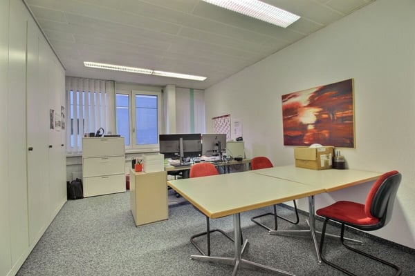 Bureaux avec archives et places de parc 4