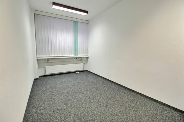 Bureaux avec archives et places de parc 19