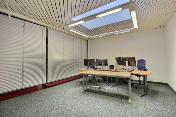 Bureaux avec archives et places de parc 6