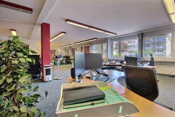 Bureaux avec archives et places de parc 16