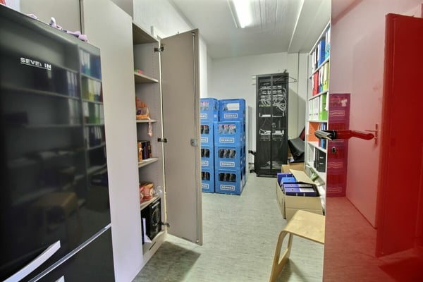 Bureaux avec archives et places de parc 13