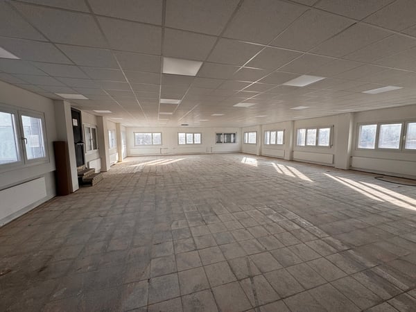 Yverdon-les-Bains, à louer, surface commerciale de 240 m2 + terrasse 2