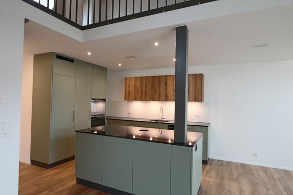 Neubau - 1.5-Zimmer-Dachwohnung mit Galerie in Kerzers 1