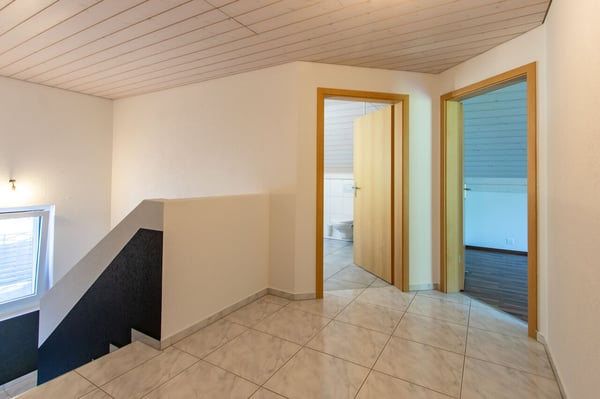 5.5-ZIMMER EINFAMILIENHAUS MIT UNVERBAUBARER AUSSICHT INS GRÜNE 12
