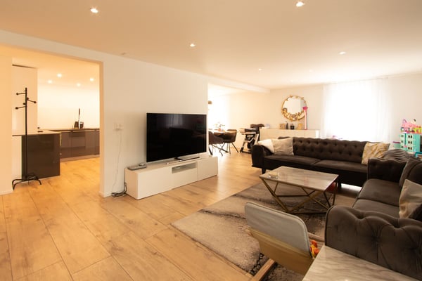 Grosszügige 5.5-Zimmer-Duplexwohnung an ruhiger Lage in Gurmels 1