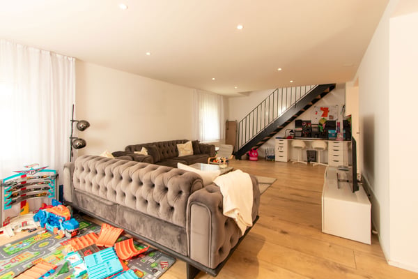 Grosszügige 5.5-Zimmer-Duplexwohnung an ruhiger Lage in Gurmels 2