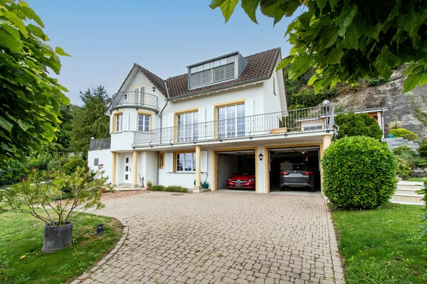 Exklusive Villa mit See- und Alpensicht sowie Pooloase 2