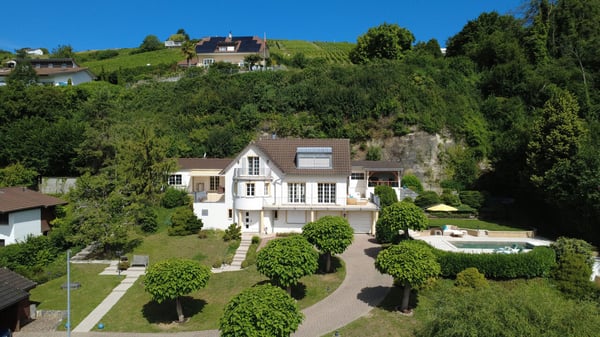 Exklusive Villa mit See- und Alpensicht sowie Pooloase 1