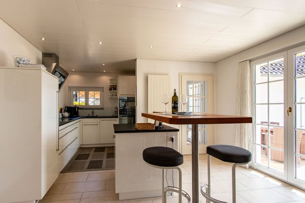 Exklusive Villa mit See- und Alpensicht sowie Pooloase 10