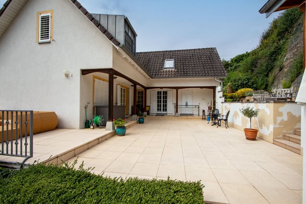 Exklusive Villa mit See- und Alpensicht sowie Pooloase 3