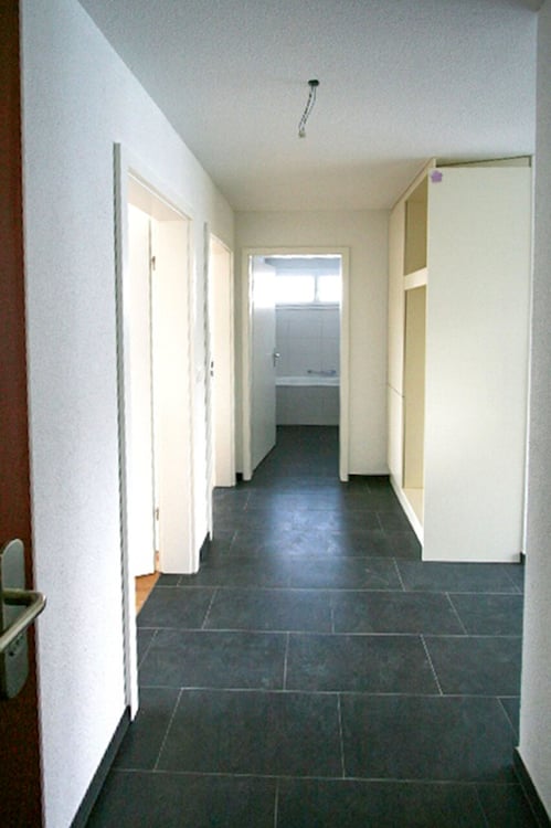 Helle 3.5-Zimmerwohnung mit Sitzplatz und Aussicht! 4