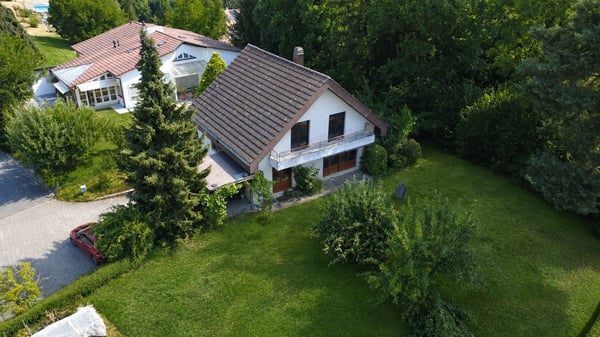 Freistehendes Einfamilienhaus mit viel Potenzial 1
