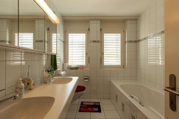 Attraktive 3.5-Zimmerwohnung mit Balkon, Lift & Einstellhallenplatz 10