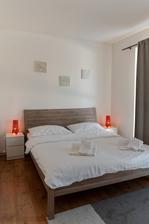 Appartement Deluxe Meublé – 2 Chambres avec Services Hôteliers 2