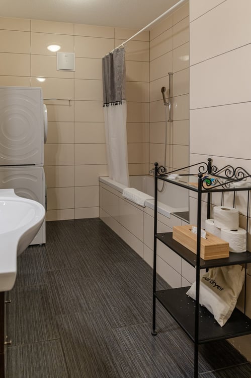 Appartement Deluxe Meublé – 2 Chambres avec Services Hôteliers 8