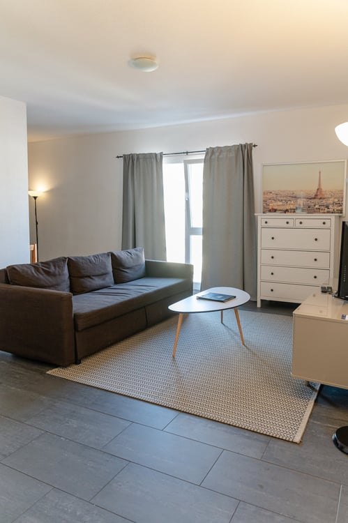Appartement Deluxe Meublé – 2 Chambres avec Services Hôteliers 6