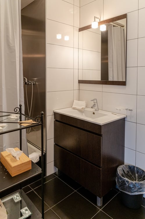 Appartement Deluxe Meublé – 2 Chambres avec Services Hôteliers 10