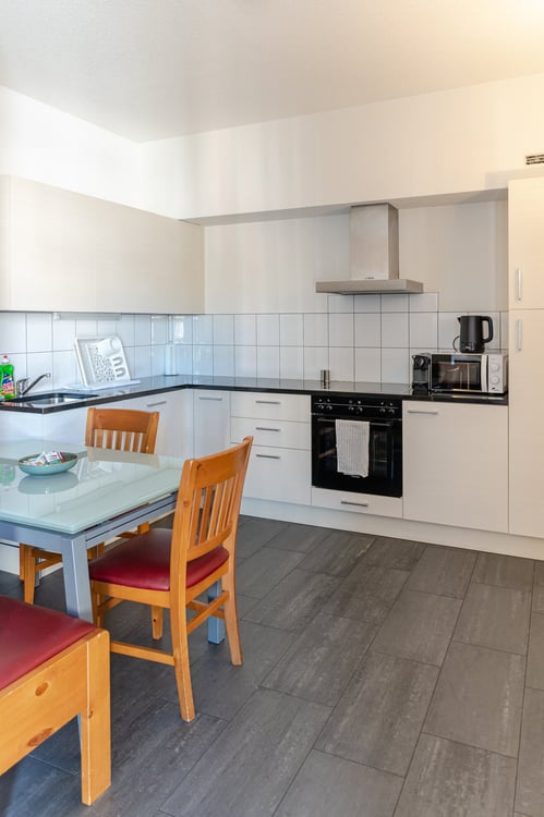 Appartement Deluxe Meublé – 2 Chambres avec Services Hôteliers 7