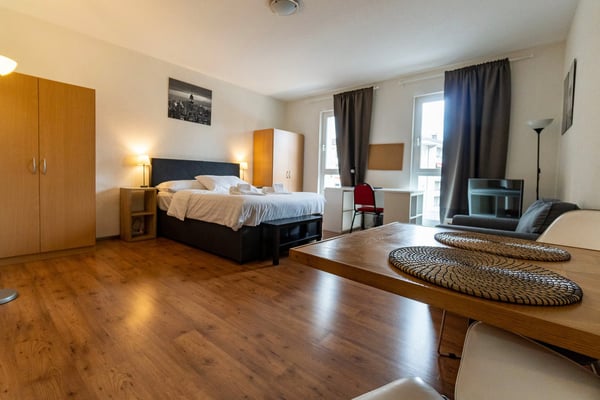 Studio Deluxe Meublé et Équipé – Avec Service hôtelier 9