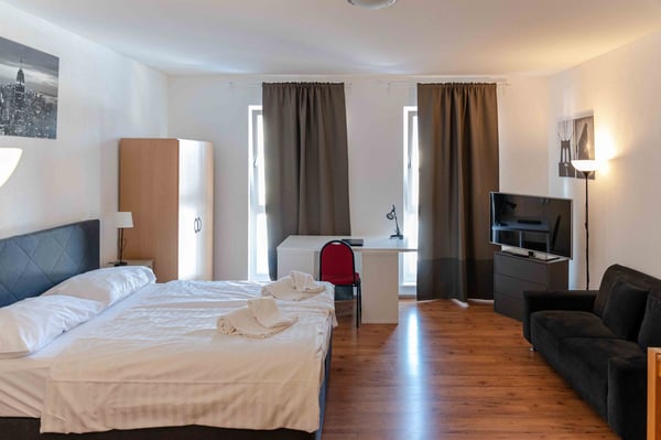Studio Deluxe Meublé et Équipé – Avec Service hôtelier 13