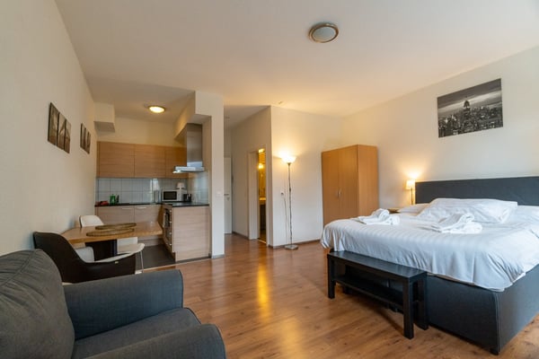 Studio Deluxe Meublé et Équipé – Avec Service hôtelier 8