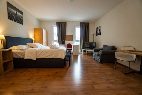 Studio Deluxe Meublé et Équipé – Avec Service hôtelier 7