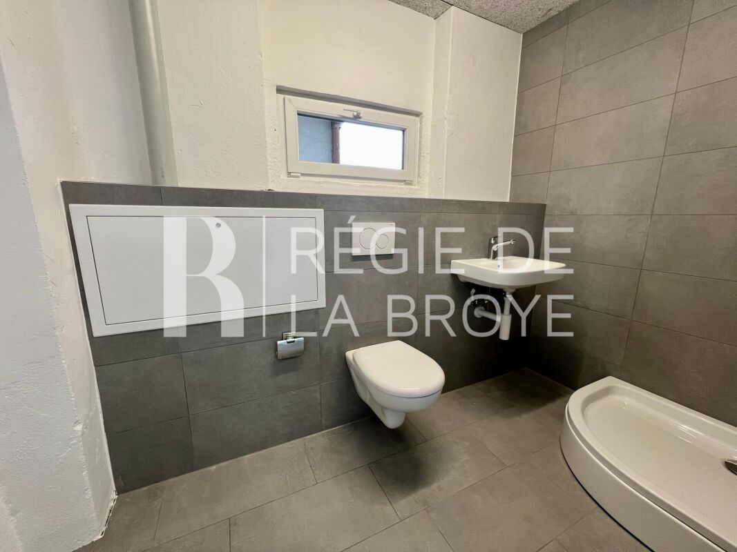 Local - dépôt d'env. 140 m² à Bussy