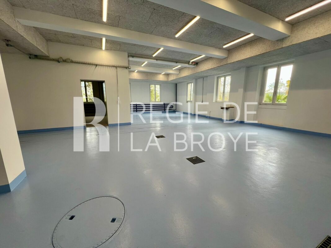 Local - dépôt d'env. 140 m² à Bussy