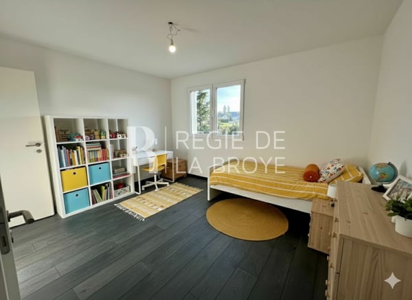 Appartement de 4.5 pièces avec grand balcon à Chabrey 12