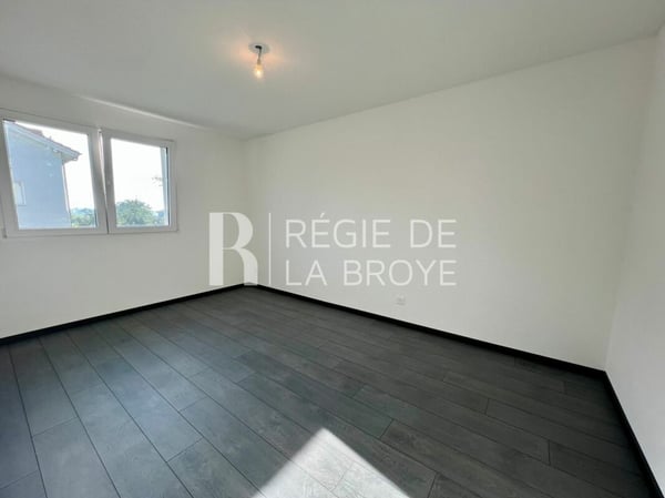 Appartement de 4.5 pièces avec grand balcon à Chabrey 11