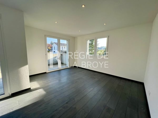 Appartement de 4.5 pièces avec grand balcon à Chabrey 7