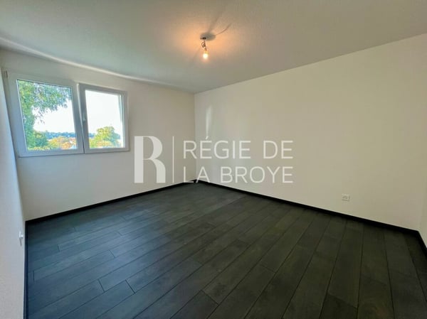 Appartement de 4.5 pièces avec grand balcon à Chabrey 9