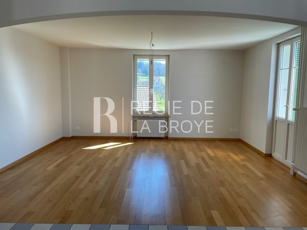 Spacieux 2.5 pièces au 1er étage à Chavannes-le-Chêne 2