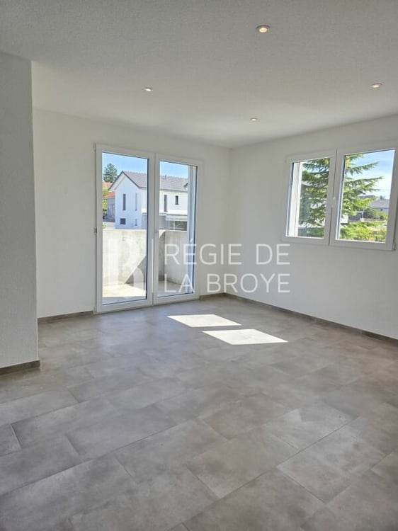 Appartement de 4.5 pièces avec grand balcon à Chabrey 6