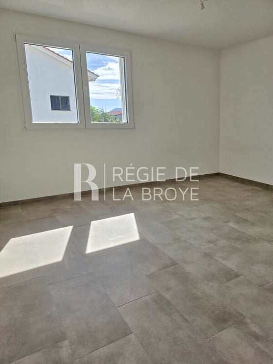 Appartement de 4.5 pièces avec grand balcon à Chabrey 9