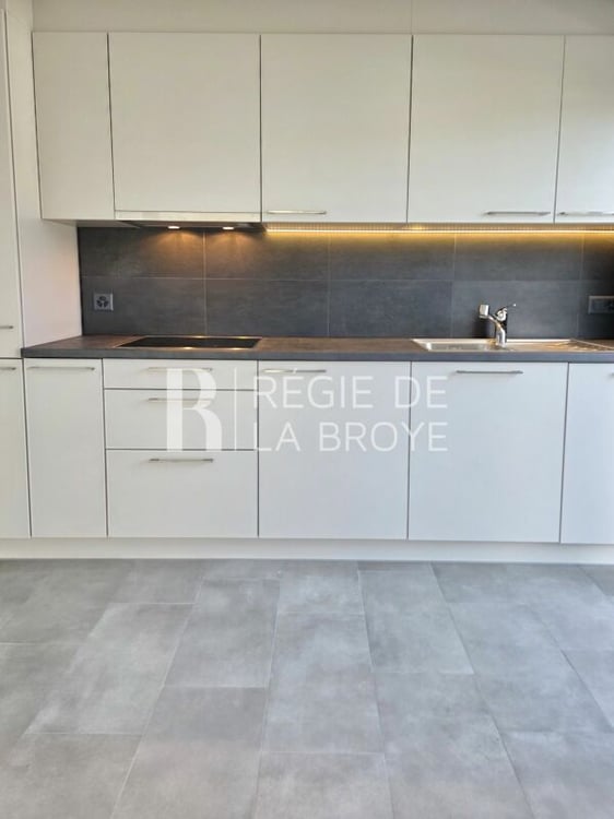 Appartement de 4.5 pièces avec grand balcon à Chabrey 3