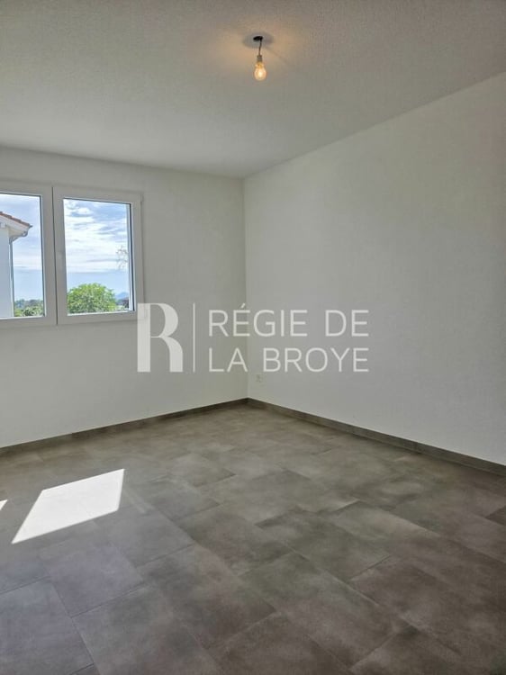 Appartement de 4.5 pièces avec grand balcon à Chabrey 12