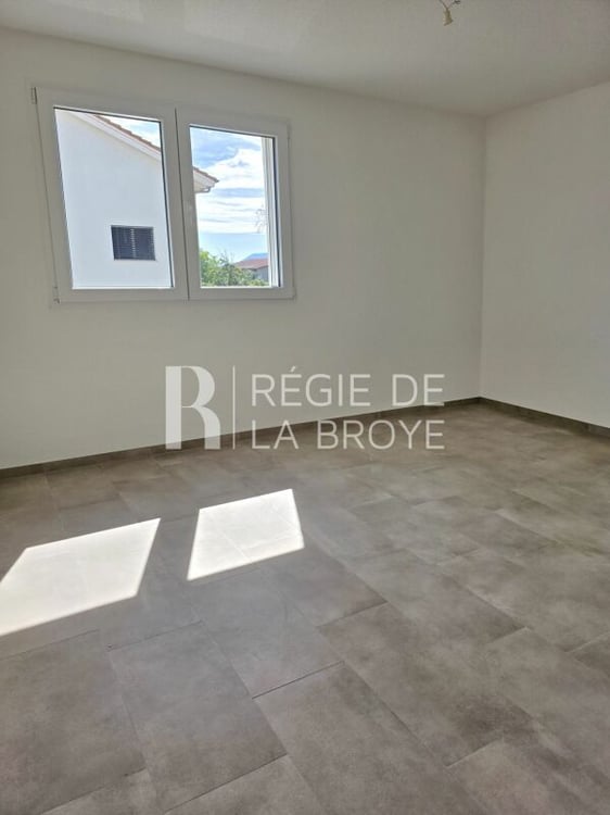 Appartement de 4.5 pièces avec grand balcon à Chabrey 10