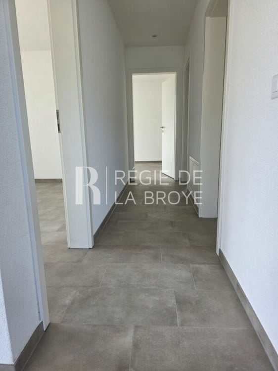 Appartement de 4.5 pièces avec grand balcon à Chabrey 16