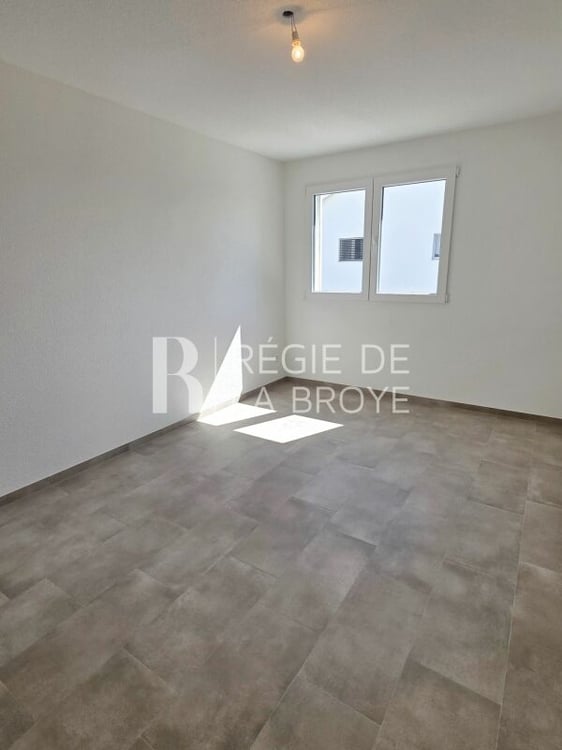 Appartement de 4.5 pièces avec grand balcon à Chabrey 13
